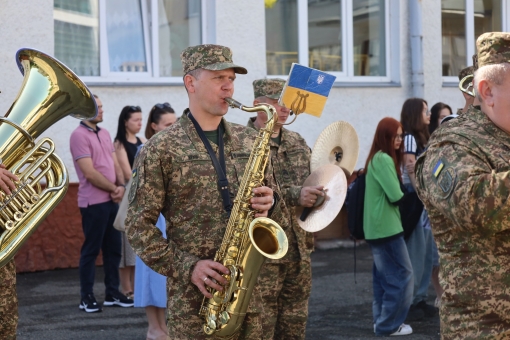 На фасаді ліцею №1 відкрили анотаційну дошку ГЕРОЮ  - Андрію Завадовському.